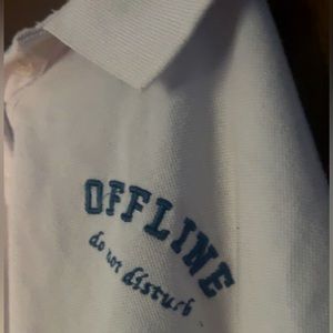 Cropped white shirt + blue text || medium size || collerd t ||